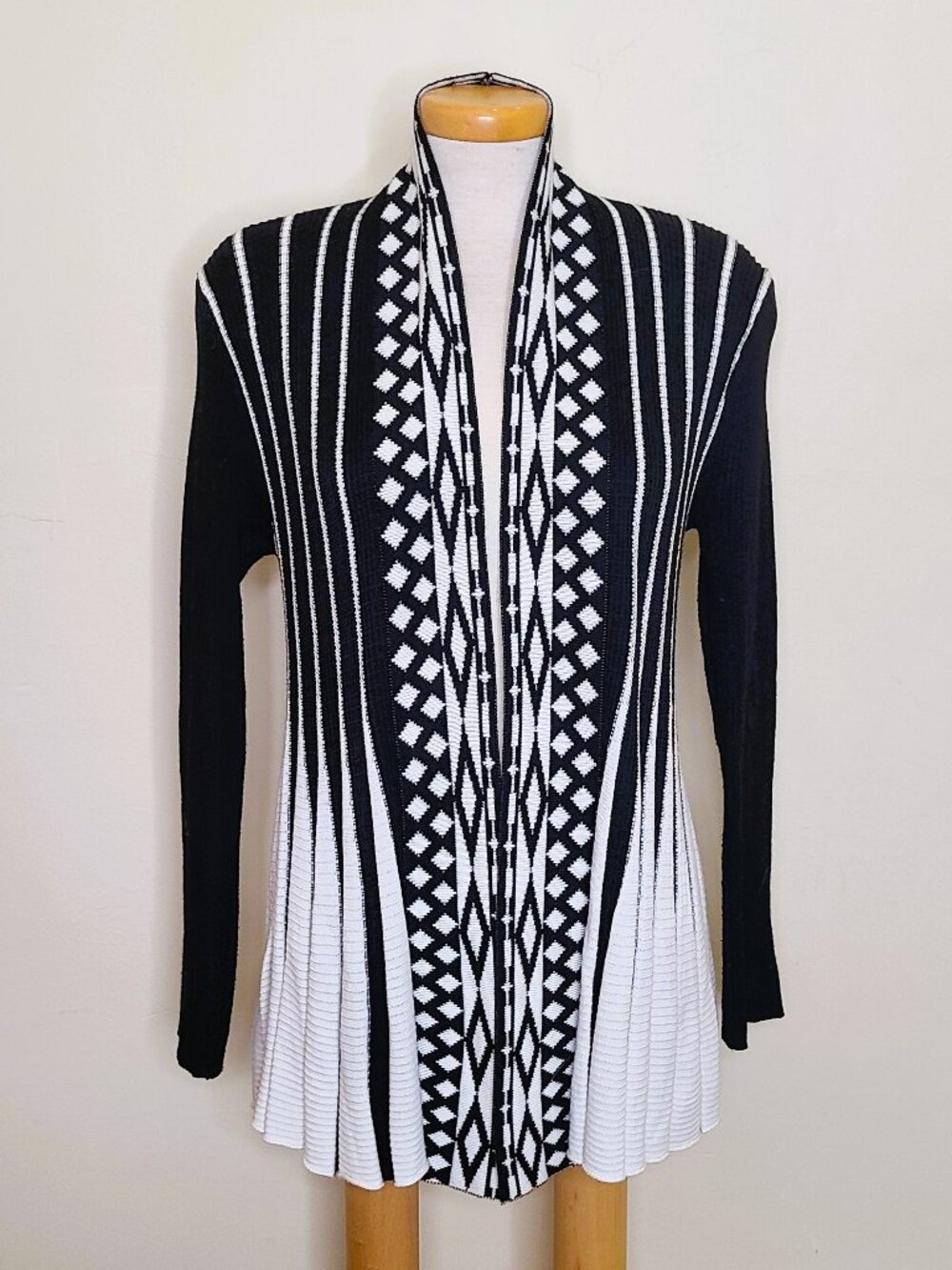 evidence  Black & White Knit Swing Open Front Cardigan